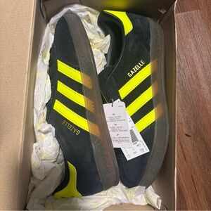 Women’s 7.5  adidas Gazelle Indoor Core Black Solar Yellow JR3841